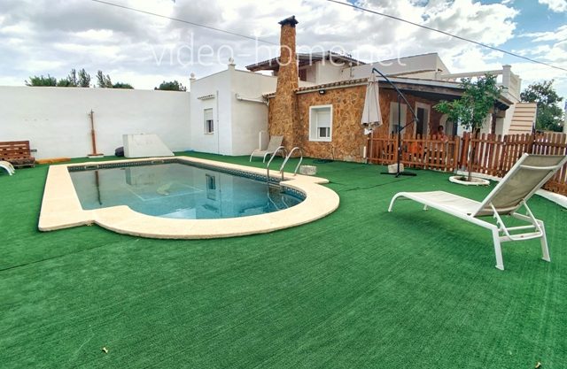 Manacor.   House with pool + 2 independent apartments