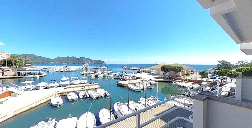 Brand new apartment for rent with views of the fishing port of Cala Bona.