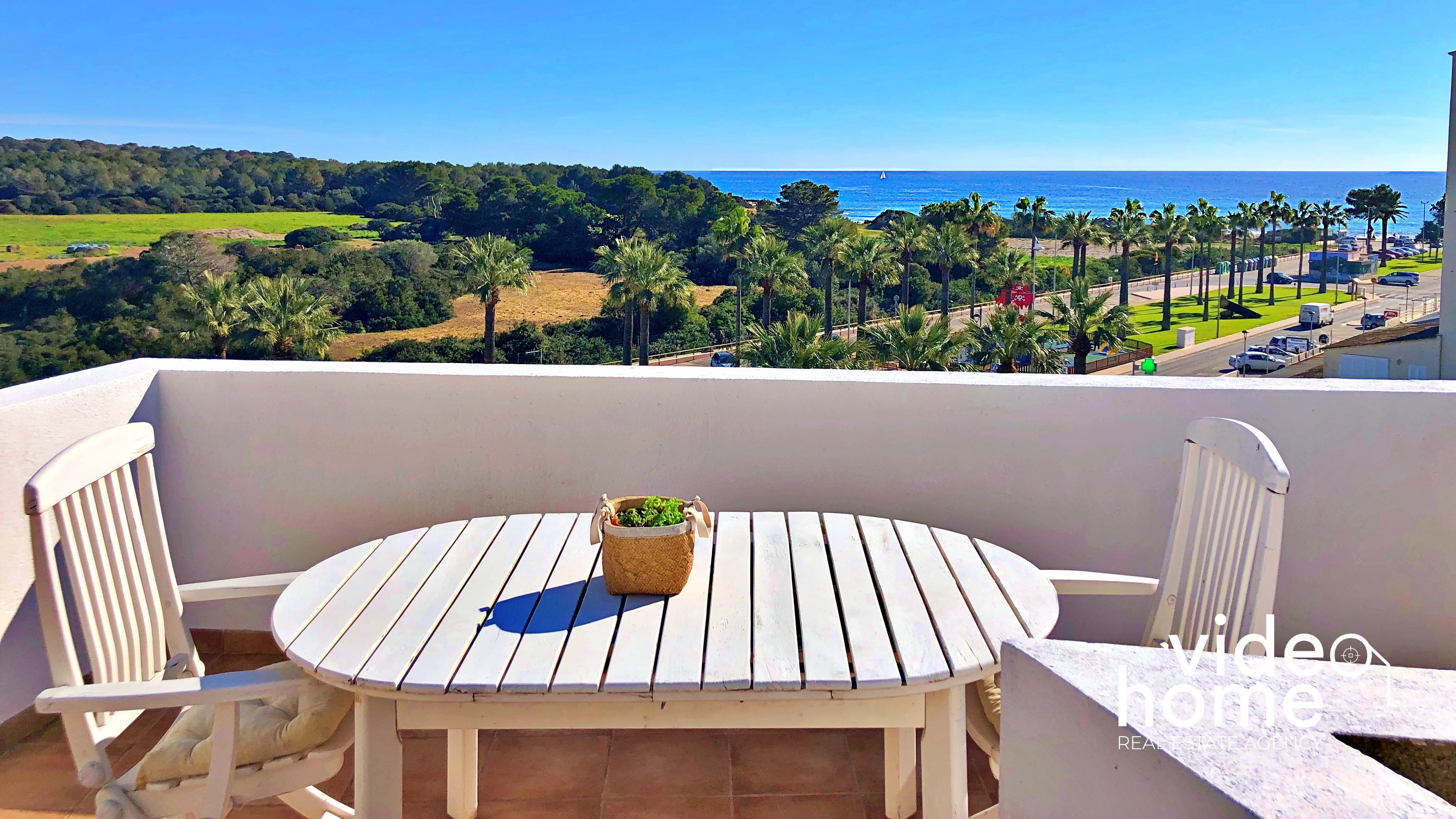 Apartment with spectacular views of the beach and the nature reserve in Sa Coma.