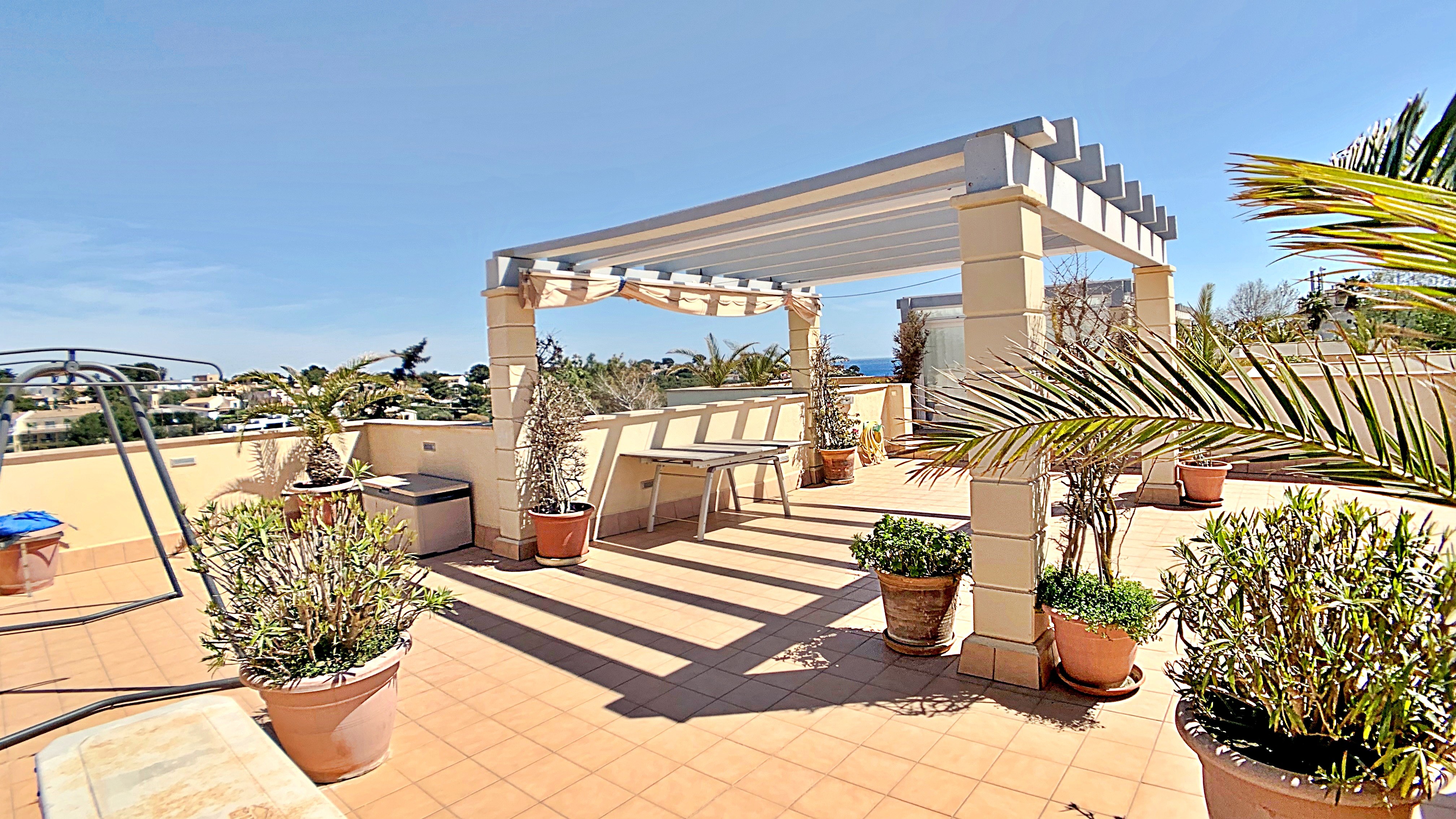 Duplex penthouse with sea views, 100-meter private solarium terrace and community pool.